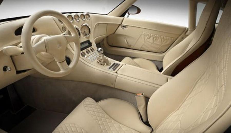 Интерьер Wiesmann GT MF4-S 2009 года  (фото 3 из 6)
